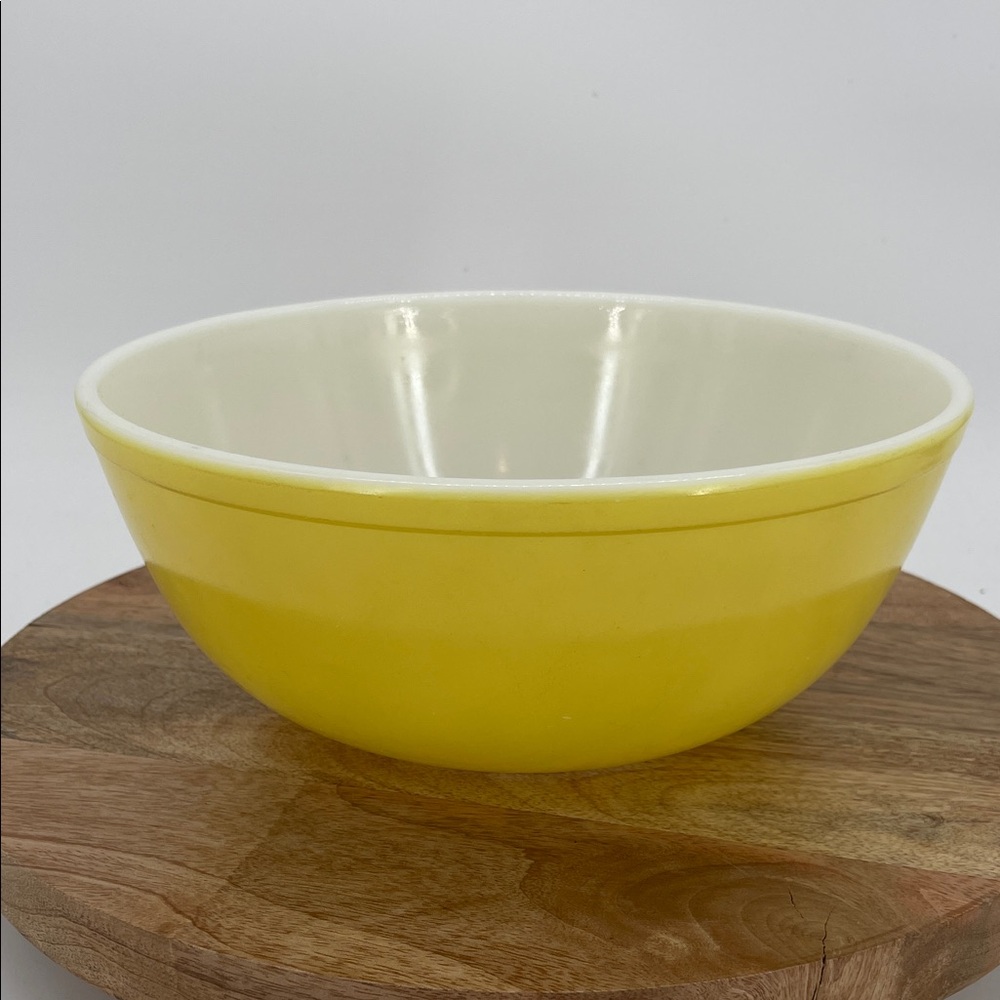 Vintage Pyrex Primary Yellow 4-Quart Mixing Bowl #404